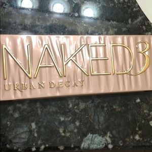 Naked 3 eyeshadow palette
